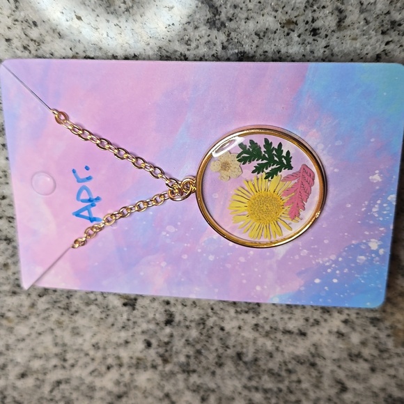 Birth Month Flower Handmade Necklace - Real Dried Flowers in Resin - Picture 4 of 11